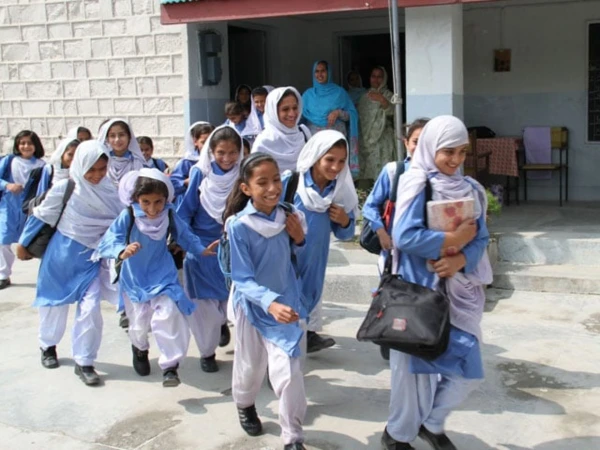 شدید گرمی کے باعث مری کے اسکولوں میں تعطیلات