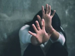 لاہور: خاتون کو بلیک میل کرکے زیادتی کرنے والا ملزم پولیس کے ہتھے چڑھ گیا