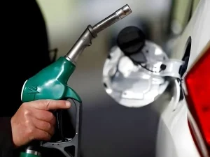 پیٹرولیم مصنوعات کی قیمتوں میں کمی کا اعلان